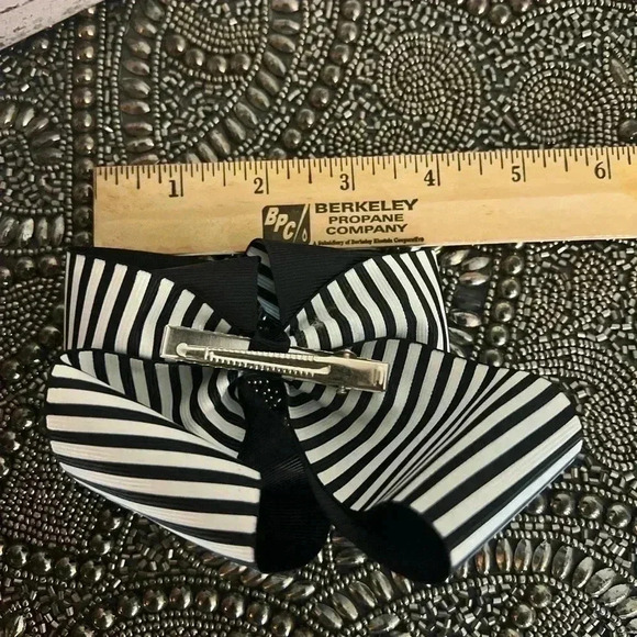 GIRLS LARGE HAIR BOW LOT OF 3 GET READY FOR FALL! 🍁👻🎃 - Picture 6 of 13